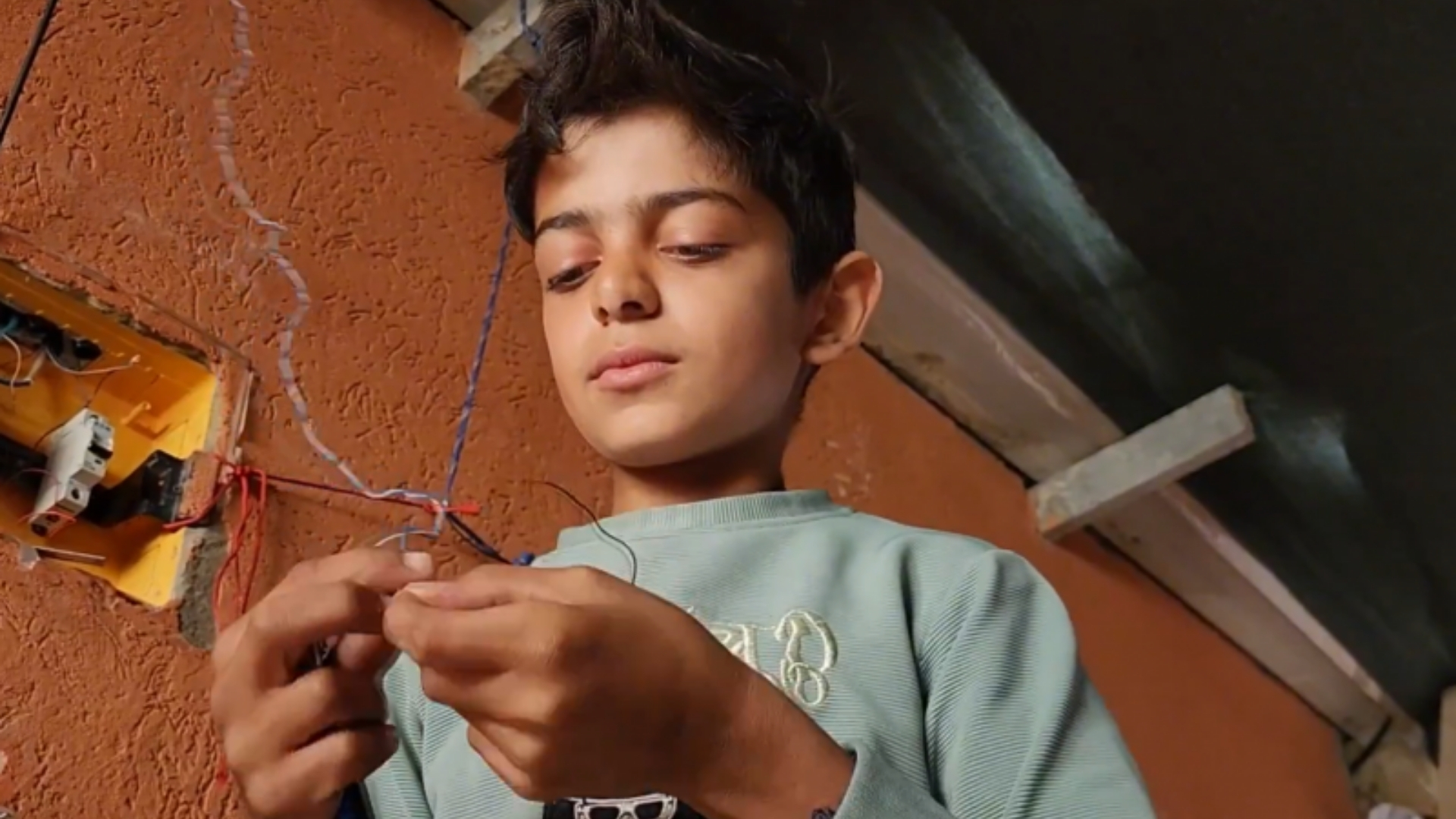 Newton Gaza: Remaja Palestina Terangi Kamp Pengungsian di Rafah dengan Energi Angin